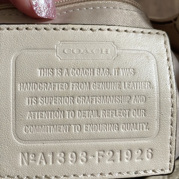 Coach ivory handbag - Picture 3 of 4